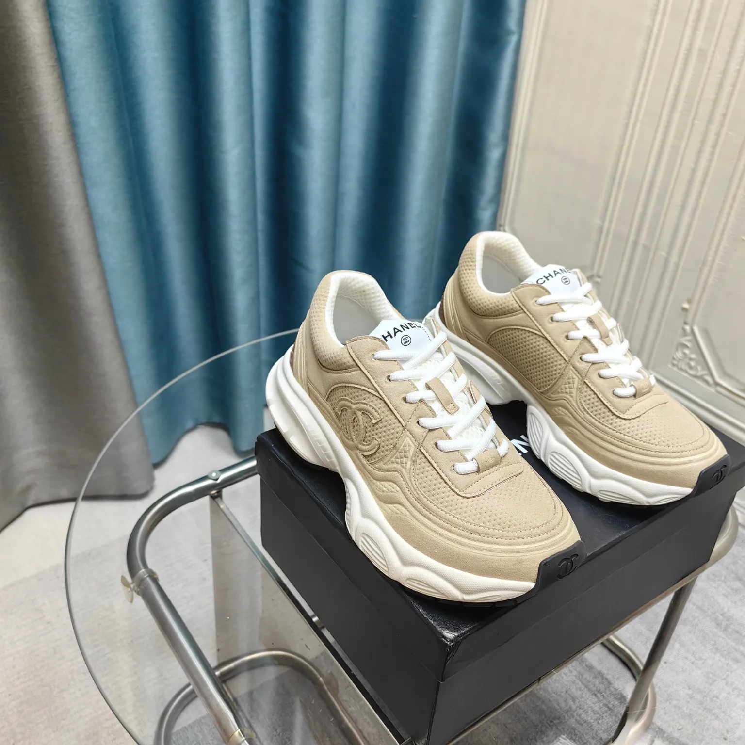 p680🐮🐮Chanel Chanel dad shoes, men and women couples - 2025 counter top casual sports shoes This classic design; the upper is electro-embroidered with a variety of techniques; the outsole is fashionable and sporty; it is unusual to incorporate a variety of color matching elements... The diversified mix and match is very beautiful and versatile, casual, fashionable, sports and outdoor can be taken into account... ꫛꫀꪝ Go➫ Material: ❶Upper is made of: Original imported first-layer silk cowhide + original waterproof cloth + original first-layer cowhide ❷Inner lining: original sheep lining + mesh ❸Outsole based on: original TPU combination outsole Special counter boutique packaging complete set for women 35–41